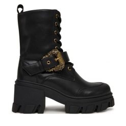 Trzewiki Versace Jeans Couture. Czarne botki damskie Versace Jeans Couture, z jeansu, bez obcasa, na płaskiej podeszwie, bez zapięcia. Za 649.99 zł.