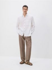 Muślinowa koszula regular fit - biały. Białe koszule męskie Reserved, l, bez wzorów, z bawełny, bez kołnierzyka, bez ramiączek. W wyprzedaży za 79.99 zł.