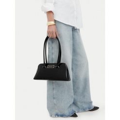 Torebka Nine West. Czarne torebki klasyczne damskie Nine West, bez wzorów, bez dodatków. Za 179.99 zł.