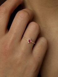 OR Carats Złoty pierścionek z kamieniem szlachetnym rozmiar: 54. Czerwone pierścionki damskie OR Carats, z rubinem, złote. Za 782.99 zł.