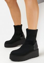 Czarne Dopasowane Botki na Platformie z Materiałową Cholewką Attamia. Czarne botki damskie Born2be, z materiału, bez obcasa, na koturnie, bez zapięcia. Za 159.99 zł.