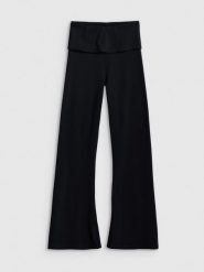 4F Legginsy z rozszerzanymi nogawkami damskie - czarne L. Czarne legginsy damskie 4f, l, bez wzorów, z dzianiny. Za 129.99 zł.