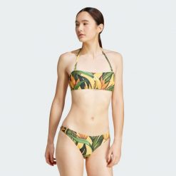 Zestaw adidas x FARM Neckholder Bikini. Zielone bikini damskie Adidas, bez wzorów. W wyprzedaży za 149.40 zł.