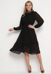 Czarna Sukienka z Gumką w Talii Ozdobiona Aplikacjami przy Dekolcie Lilirae. Czarne sukienki damskie Born2be, na imprezę, na lato, l, z aplikacjami, eleganckie, bez kołnierzyka, bez ramiączek, kopertowe. Za 54.99 zł.