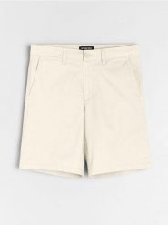 Szorty chino - kremowy. Białe szorty męskie Sinsay, bez wzorów, z materiału. Za 39.99 zł.