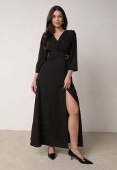 Czarna Kopertowa Sukienka Wieczorowa z Metaliczną Aplikacją w Talii Henalana. Czarne sukienki damskie Born2be, na imprezę, l, z aplikacjami, eleganckie, bez kołnierzyka, bez ramiączek, maxi, kopertowe. Za 169.99 zł.