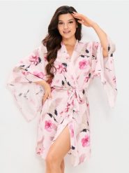 Wzorzysty szlafrok z paskiem z szerokimi rękawami - różowy. Czerwone szlafroki damskie Sinsay, l, bez wzorów. Za 59.99 zł.