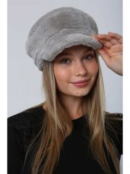 Lucky Bees Czapka w kolorze jasnoszarym rozmiar: onesize. Szare czapki z daszkiem damskie Lucky Bees, bez wzorów, z futra. Za 30.99 zł.