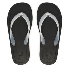 Japonki Tommy Jeans. Białe klapki damskie Tommy Jeans, bez wzorów, z jeansu, bez obcasa. Za 329.99 zł.