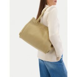 Torebka MEXX. Zielone torebki klasyczne damskie Mexx, bez wzorów, bez dodatków. Za 269.99 zł.