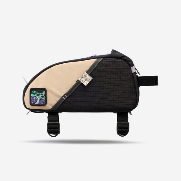 Torba rowerowa do bikepackingu Riverside ADVT 500 na górną rurę ramy 1,5 l. Brązowe torebki klasyczne damskie ROCKRIDER, bez wzorów, z materiału, bez dodatków. Za 129.99 zł.