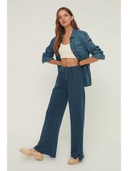 Trendyol Spodnie dresowe w kolorze niebieskim rozmiar: S. Niebieskie spodnie dresowe damskie Trendyol, s, bez wzorów, z dresówki. Za 86.99 zł.