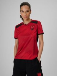 4F Koszulka piłkarska regular szybkoschnąca damska - czerwona S. Czerwone bluzki sportowe damskie 4f, s, z materiału, bez kołnierzyka, bez ramiączek. Za 119.99 zł.