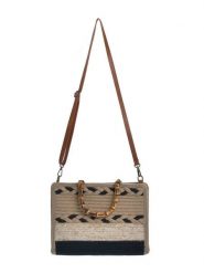 BLE Torebka w kolorze beżowym - 31 x 23 x 8 cm rozmiar: onesize. Brązowe torebki klasyczne damskie BLE, bez wzorów, z materiału, bez dodatków. Za 60.95 zł.