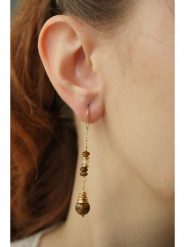 Pierres delicates Pozłacane kolczyki z tygrysim okiem rozmiar: onesize. Brązowe kolczyki damskie Pierres delicates, pozłacane, z zapięciem typu bigiel. Za 43.99 zł.