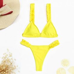 Bikini trójkątne z falbanką na plażę Mikyung. Czerwone bikini damskie Intica, bez wzorów. Za 129.00 zł.