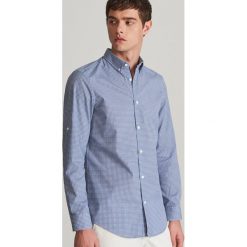 Koszula slim fit z drobnym wzorem - Turkusowy. Niebieskie koszule męskie Reserved, m, bez wzorów, bez kołnierzyka, bez ramiączek. W wyprzedaży za 69.99 zł.
