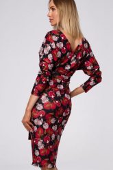 Dopasowana sukienka dzianinowa z kopertową górą i nadrukiem. Sukienki damskie Sukienki.shop, s, bez wzorów, z dzianiny, eleganckie, bez kołnierzyka, bez ramiączek, dopasowane. Za 339.00 zł.