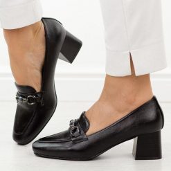 Czarne półbuty damskie na słupku M.Daszyński 25141-1. Czarne półbuty damskie M.Daszyński, bez wzorów, ze skóry, casualowe, bez obcasa, na słupku. Za 179.00 zł.