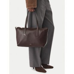 Torebka Furla. Brązowe torebki klasyczne damskie Furla, bez wzorów, bez dodatków. Za 1,579.00 zł.