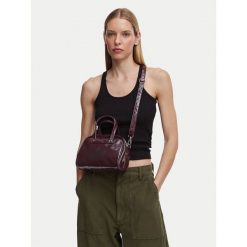 Torebka adidas. Czerwone torebki klasyczne damskie Adidas, bez wzorów, bez dodatków. Za 179.99 zł.
