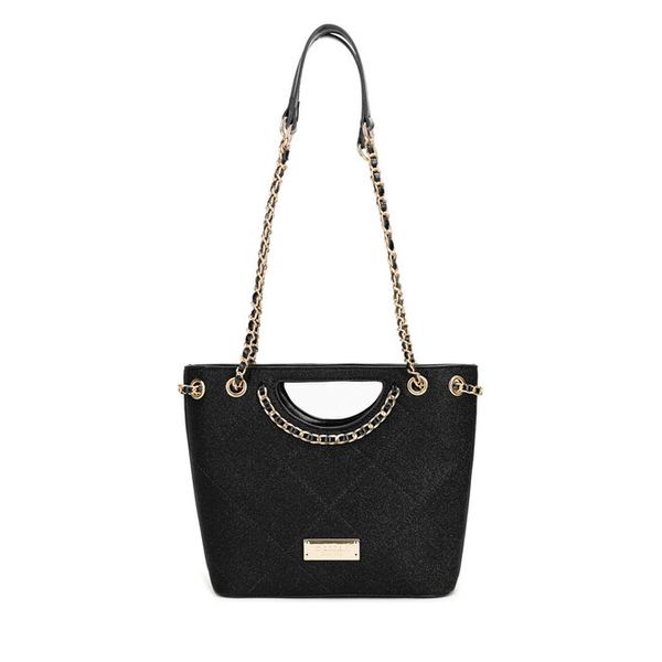 Torebka Monnari. Czarne torebki klasyczne damskie Monnari, bez wzorów, bez dodatków. Za 119.99 zł.