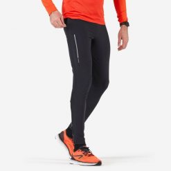 Spodnie do biegania męskie Kiprun Run 500 Fit. Czarne spodnie materiałowe męskie KIPRUN, bez wzorów, z elastanu, sportowe. Za 129.99 zł.