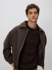 Strukturalny sweter z bawełny - ciemnobrązowy. Brązowe swetry męskie Reserved, l, bez wzorów, z bawełny, bez kołnierzyka. Za 119.99 zł.