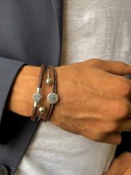 Uomo Skórzana bransoletka w kolorze jasnobrązowym rozmiar: L. Brązowe biżuteria dla mężczyzn Uomo, srebrne. Za 124.95 zł.