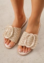 Beżowe Klapki Ozdobione Plecionką Wstawką i Klamrą Isirreia. Brązowe klapki damskie Born2be, bez wzorów, z jeansu, bez obcasa, na płaskiej podeszwie. Za 69.99 zł.