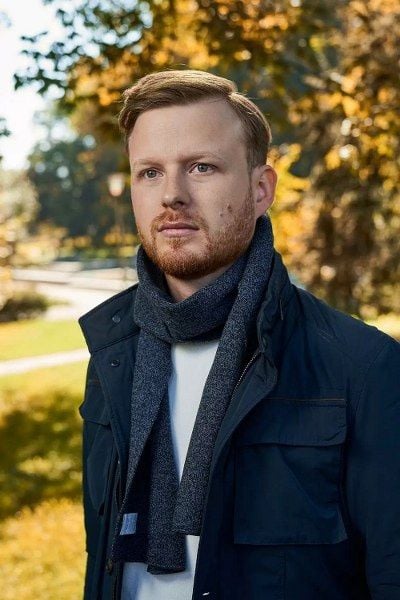 Elegancki szalik męski Brødrene s1 granatowy 9910. Niebieskie szaliki męskie bez wzorów. Za 53.90 zł.