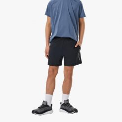 Szorty Treningowe Junior Swedemount Core Shorts. Czarne szorty damskie SWEDEMOUNT, bez wzorów, z materiału, młodzieżowe. Za 79.99 zł.