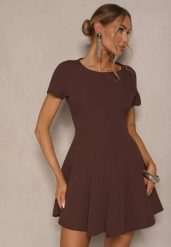 Brązowa Sukienka o Rozkloszowanym Kroju na Krótki Rękaw Zdobiona Przeszyciami Mepiza. Brązowe sukienki damskie Renee, na spotkanie biznesowe, l, z aplikacjami, eleganckie, bez kołnierzyka, bez ramiączek, mini, rozkloszowane. Za 99.99 zł.