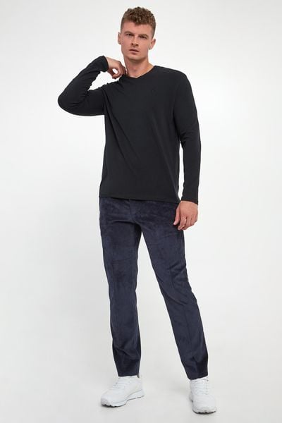 Spodnie męskie sztruksowe KARL LAGERFELD. Spodnie materiałowe męskie Karl Lagerfeld, bez wzorów, ze sztruksu. W wyprzedaży za 517.30 zł.