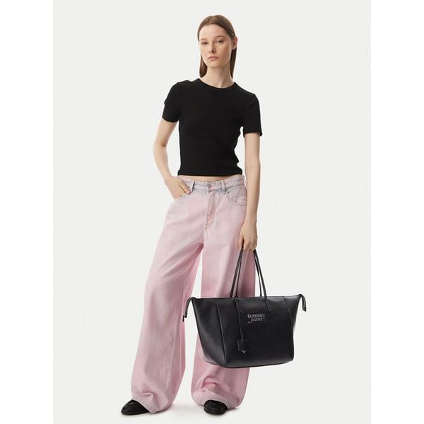 Torebka Tommy Jeans. Czarne torebki klasyczne damskie Tommy Jeans, bez wzorów, z jeansu, bez dodatków. Za 529.99 zł.