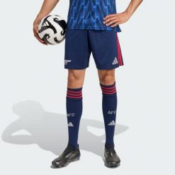 Krótki Domicyl Arsenal 2025/26. Niebieskie szorty męskie Adidas, bez wzorów, sportowe. Za 199.00 zł.