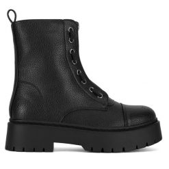Botki DeeZee. Czarne botki damskie DeeZee, bez obcasa, na płaskiej podeszwie, bez zapięcia. Za 199.99 zł.
