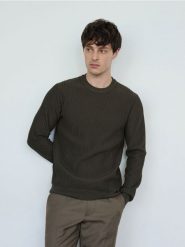 Sweter z wiskozą - zielony. Zielone swetry klasyczne damskie Reserved, l, z dzianiny, bez kołnierzyka. Za 99.99 zł.