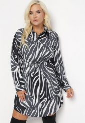 Czarna Sukienka w Paski Zebry o Koszulowym Kroju Aristaia. Czarne sukienki damskie Born2be, xl, bez wzorów, z materiału, bez kołnierzyka, bez ramiączek, mini, koszulowe. W wyprzedaży za 69.99 zł.