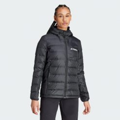 Kurtka Terrex Multi Light Down Hooded. Czarne kurtki damskie Adidas, l, bez wzorów, z materiału, z kapturem. W wyprzedaży za 479.40 zł.