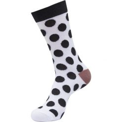 Skarpetki Urban Classics Basic Polka Dot. Białe skarpetki damskie Urban Classics, bez wzorów, z bawełny. Za 102.00 zł.