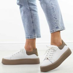 Białe skórzane półbuty damskie Filippo Dp6119/25. Białe półbuty damskie Filippo, bez wzorów, z jeansu, eleganckie, bez obcasa, na platformie. Za 249.00 zł.