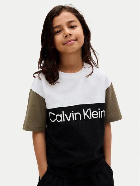 Calvin Klein Jeans T-Shirt Blocking IB0IB02528 D Czarny Relaxed Fit. Czarne t-shirty chłopięce Calvin Klein Jeans, bez wzorów, z bawełny, bez ramiączek. Za 109.99 zł.