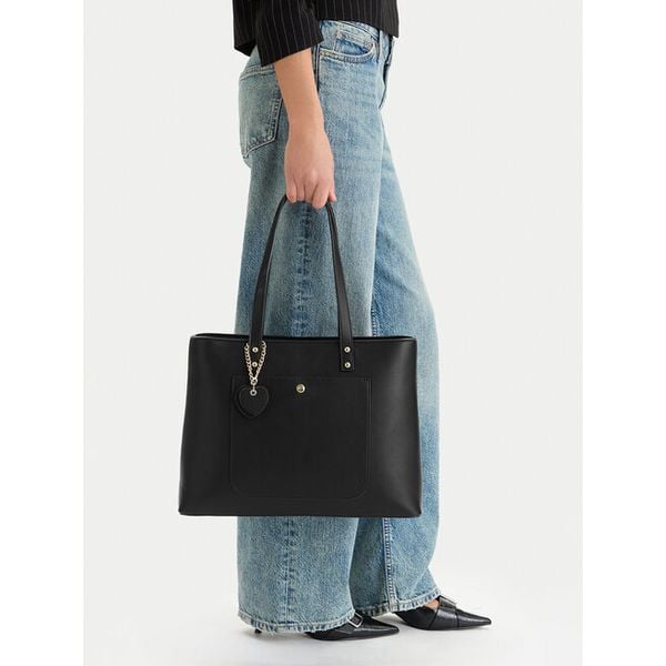 Torebka JENNY. Czarne torebki klasyczne damskie Jenny, bez wzorów, bez dodatków. Za 159.99 zł.