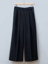 LeGer Spodnie "Chinara" w kolorze czarnym rozmiar: 42. Czarne spodnie materiałowe damskie LeGer, bez wzorów, z lyocellu. Za 231.68 zł.