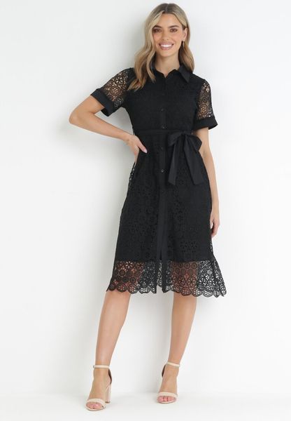 Czarna Koszulowa Sukienka Koronkowa z Wiązanym Paskiem Ariata. Czarne sukienki damskie Born2be, m, z aplikacjami, z koronki, wizytowe, bez kołnierzyka, bez ramiączek, koszulowe. Za 219.99 zł.