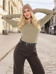 Sweter slim fit - zielony. Zielone swetry klasyczne damskie Sinsay, l, z materiału, bez kołnierzyka. W wyprzedaży za 15.99 zł.