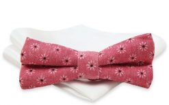 Malinowa Mucha Męska -ALTIES- z Białą Poszetką, w Kwiaty, Motyw Florystyczny, Matowa. Czerwone krawaty i muchy męskie Alties, bez wzorów, eleganckie. Za 54.00 zł.