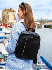 Victor & Hugo Paris Skórzany plecak "Nino" w kolorze czarnym - 30 x 37 x 8,5 cm rozmiar: onesize. Czarne plecaki damskie Victor & Hugo Paris, bez wzorów, z materiału. Za 450.45 zł.