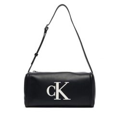Torebka Calvin Klein. Czarne torebki klasyczne damskie CALVIN KLEIN, bez wzorów, bez dodatków. Za 369.99 zł.